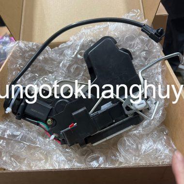 Cơ cấu khóa cửa ngậm cánh cửa Toyota Camry 2.2 trước lái  đời 1996-2001