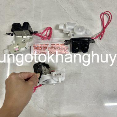 Ổ khóa cửa cốp sau Toyota Forrtuner 2017-2019 mã: 69350-0K190