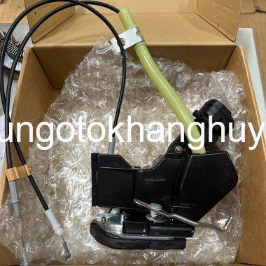 Cơ cấu khóa cửa ngậm cánh cửa Toyota Landcruiser đời 2000-2002 sau phụ:69050-60061